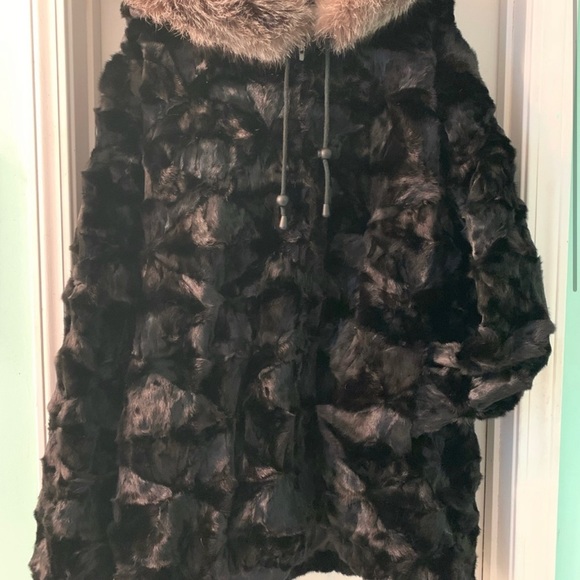 Men’s Diamond Cut Mink Fur Coat with Fox Fur Hood - Picture 2 of 5